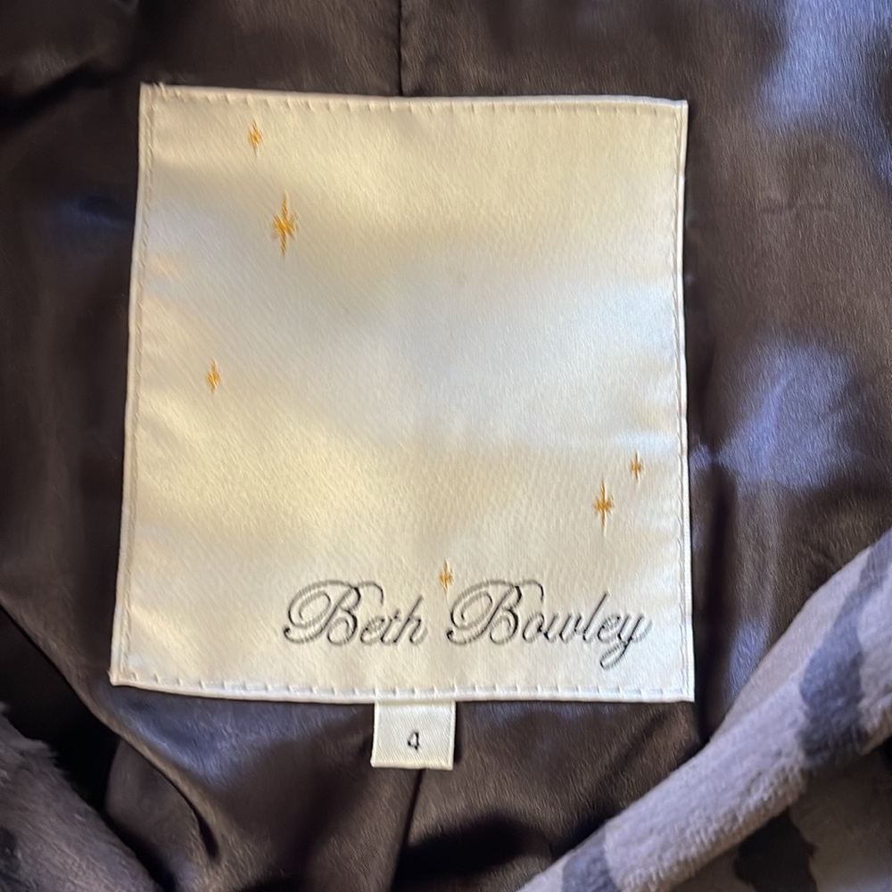 Coat - Picture 6 of 8